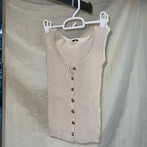 Crème tank top with buttons size small